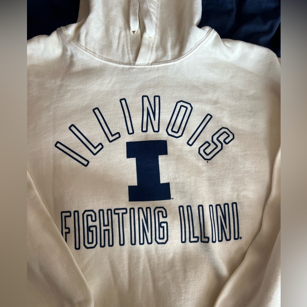 NWT- Super soft Illinois Sweatshirt- cream and navy